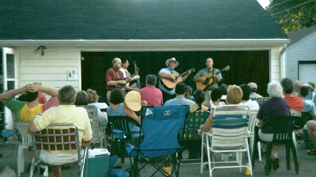 Bluegrass_Alfresco!.jpg (41205 bytes)